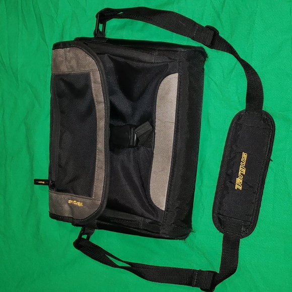 Targus TSM148-50 City Gear Mini Messenger Shoulder Bag Tablet Notebook Case - Picture 1 of 5